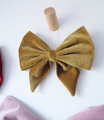 Small Velvet Door or Wall Bow
